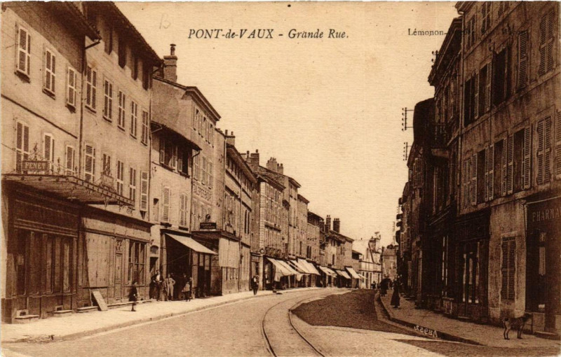 Carte postale ancienne Pont-de-Vaux Grande Rue à Pont-de-Vaux