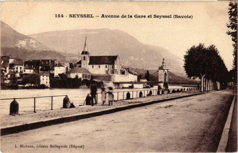 Carte postale ancienne Seyssel Avenue de la Gare et Seyssel à Seyssel