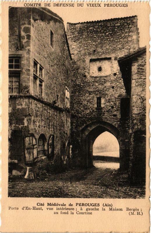 Carte postale ancienne Perouges Porte d'En-Haut vue intérieure à Pérouges