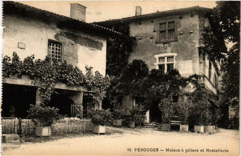 Carte postale ancienne Perouges Maison a piliers et Hostellerie à Pérouges