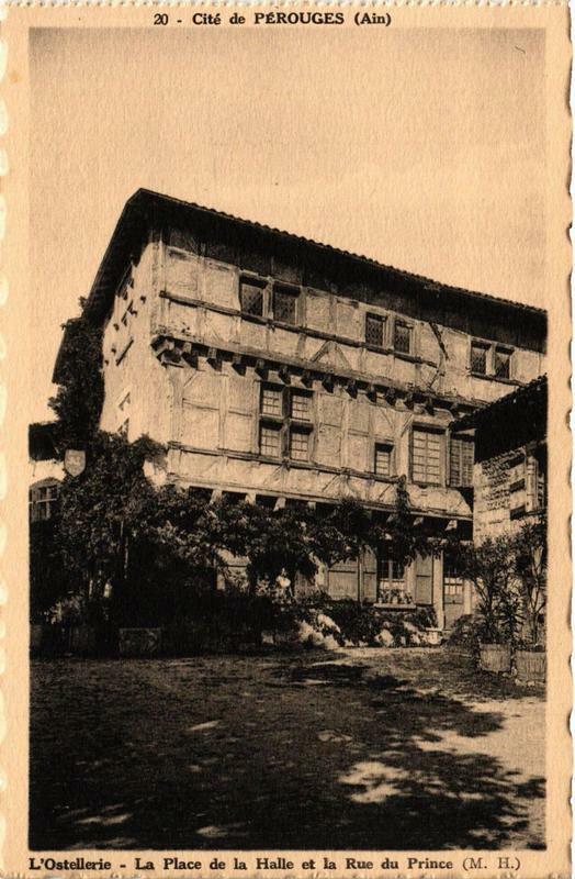 Carte postale ancienne Perouges L'Ostellerie La Place de la Halle et la Rue du Prince à Pérouges