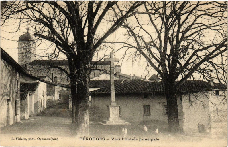 Carte postale ancienne Perouges Vers l'Entrée principale à Pérouges