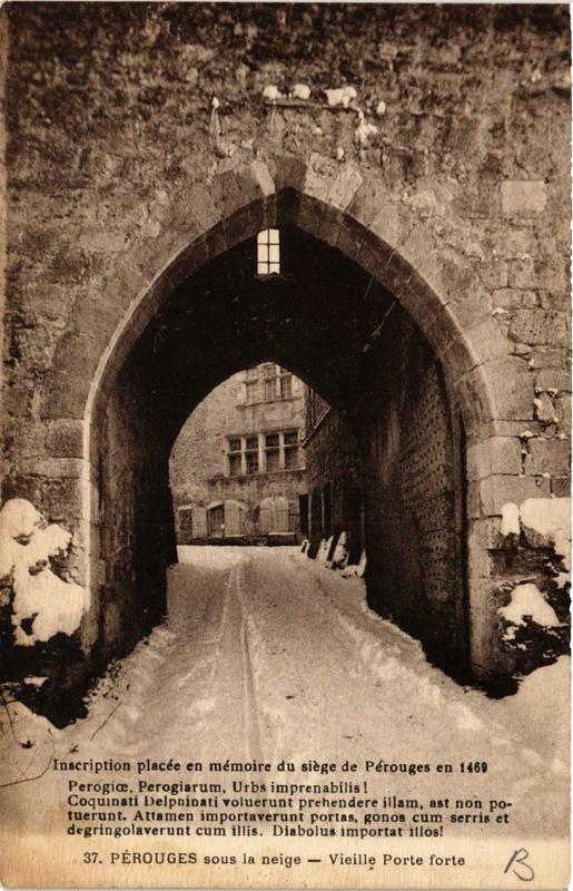 Carte postale ancienne Perouges sous la neige Vieille Porte forte à Pérouges