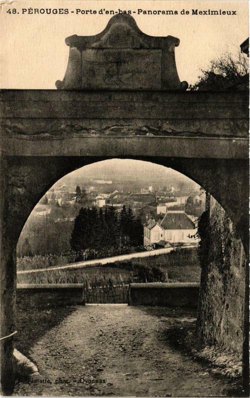 Carte postale ancienne Perouges Porte d'En-Bas Panorama de Meximieux à Pérouges