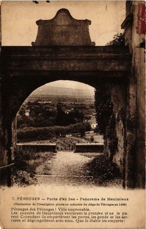 Carte postale ancienne Perouges Porte d'En-Bas Panorama de Meximieux à Pérouges