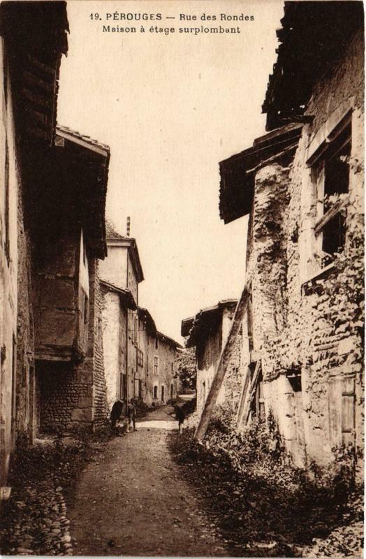 Carte postale ancienne Perouges Rue des Rondes Maison a etage surplombant à Pérouges