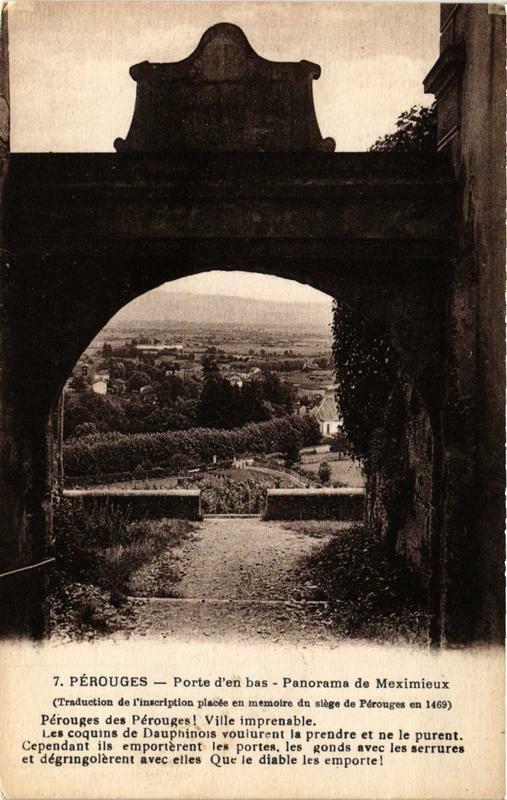 Carte postale ancienne Perouges Porte d'En-Bas Panorama de Meximieux à Pérouges