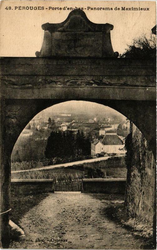 Carte postale ancienne Perouges Porte d'En-Bas Panorama de Meximieux à Pérouges