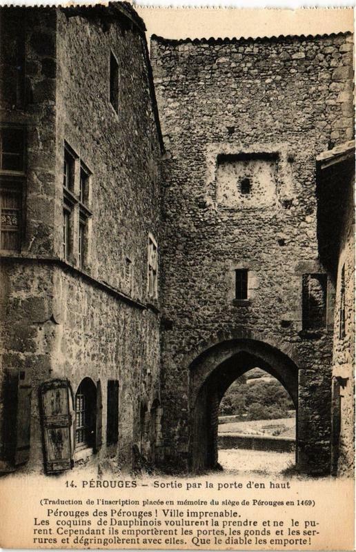 Carte postale ancienne Perouges Sortie par la porte d'en haut à Pérouges
