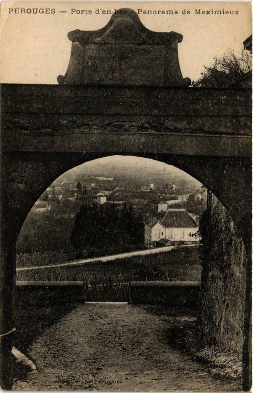 Carte postale ancienne Perouges Porte d'En-Bas Panorama de Meximieux à Pérouges