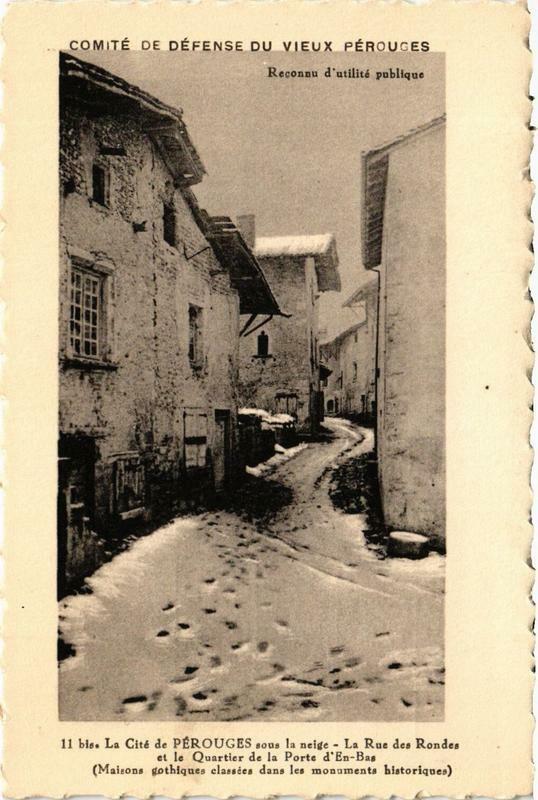 Carte postale ancienne Perouges La Cité de Perouges sous la neige à Pérouges