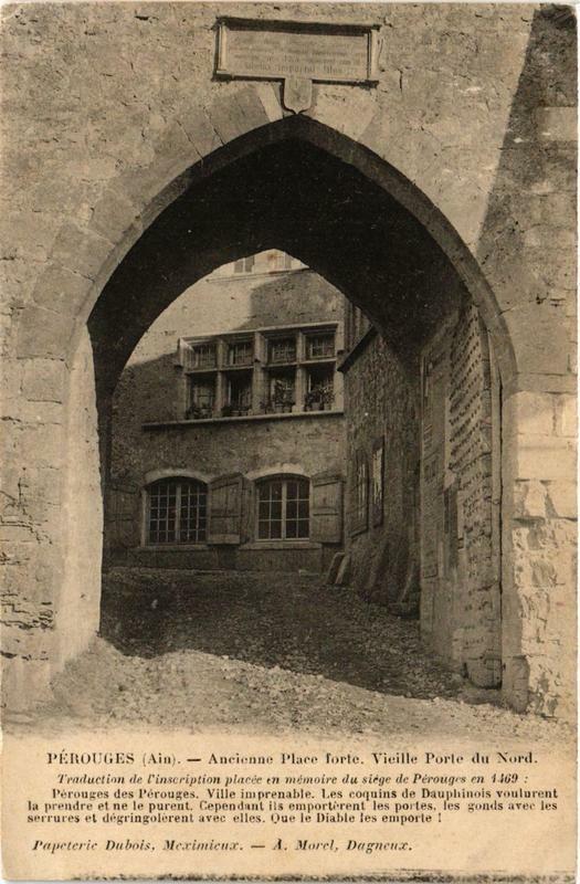 Carte postale ancienne Perouges Ancienne Place forte. Vieille Porte du Nord à Pérouges