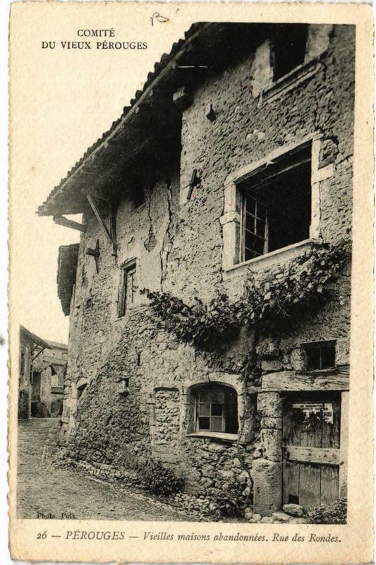 Carte postale ancienne Perouges Vieilles maisons abandonnées Rue des Rondes à Pérouges