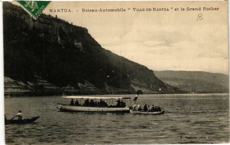 Carte postale ancienne Nantua Bateau Automobile Ville de Nantua et le GrandRocher à Nantua