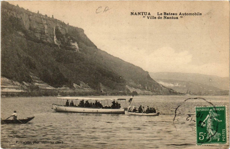 Carte postale ancienne Nantua Le Bateau Automobile Ville de Nantua à Nantua
