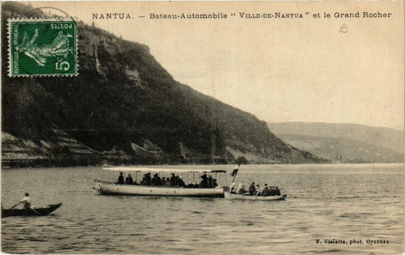 Carte postale ancienne Nantua Bateau Automobile Ville de Nantua et le GrandRocher à Nantua