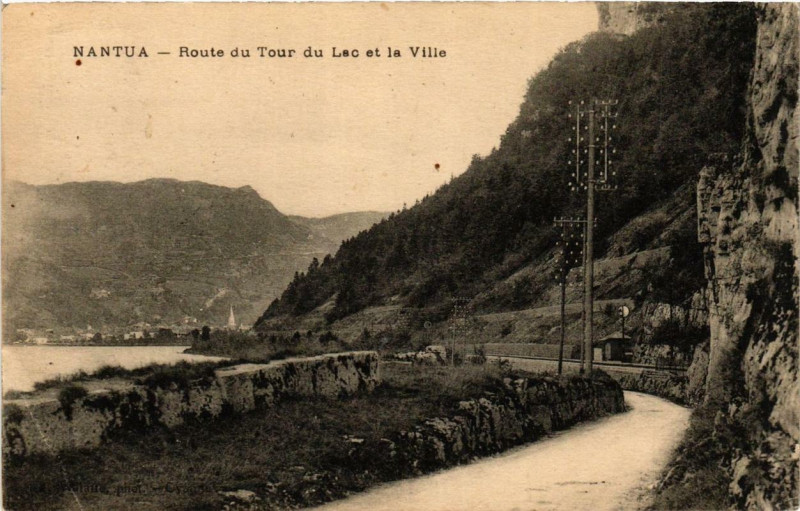 Carte postale ancienne Nantua Route du Tour du Lac et la Ville à Nantua