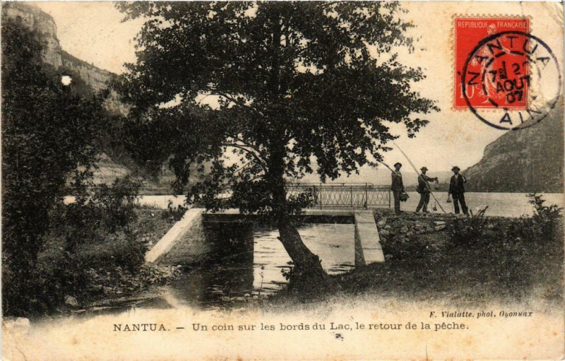 Carte postale ancienne Nantua Un coin sur les bords du Lac le retour de la peche à Nantua
