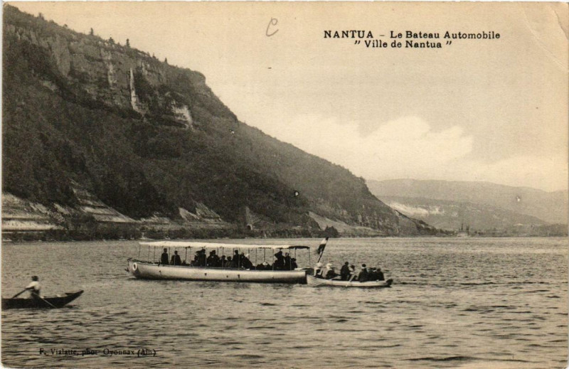 Carte postale ancienne Nantua Le Bateau Automobile Ville de Nantua à Nantua
