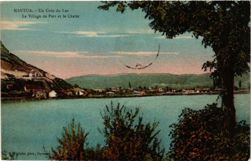 Carte postale ancienne Nantua Un coin du Lac Le Village de Port et le Chalet à Nantua