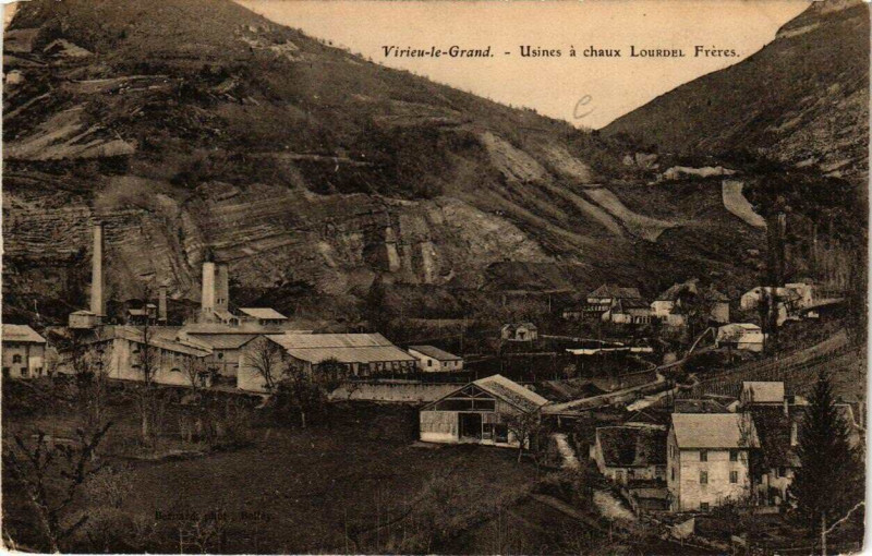 Carte postale ancienne Virieu-le-Grand Usines a Chaux Lourdel freres à Virieu-le-Grand