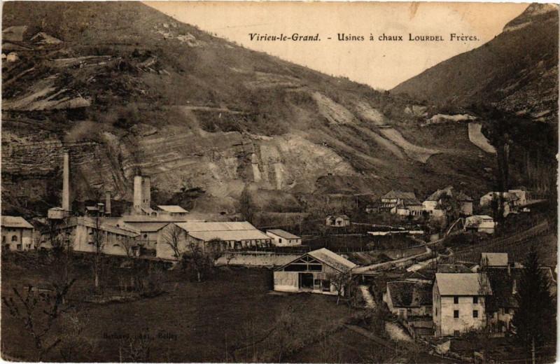 Carte postale ancienne Virieu-le-Grand Usines a Chaux Lourdel freres à Virieu-le-Grand