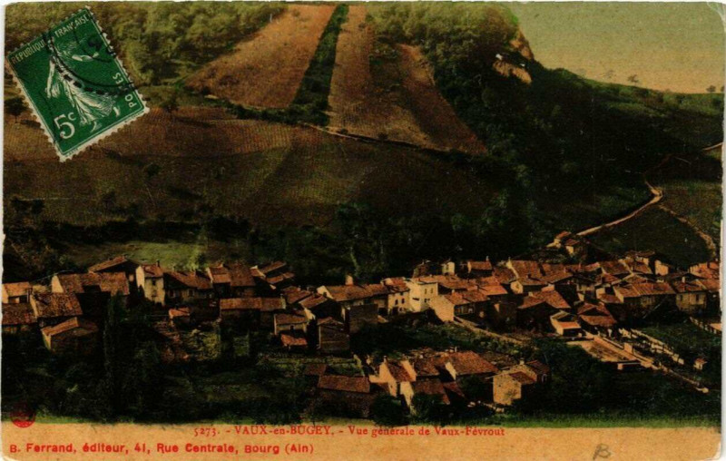 Carte postale ancienne Vaux-en-Bugey Vue générale de Vaux-Fevrout à Vaux-en-Bugey