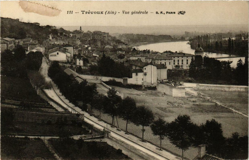 Carte postale ancienne Trevoux Vue générale à Trévoux