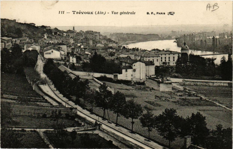Carte postale ancienne Trevoux Vue générale à Trévoux