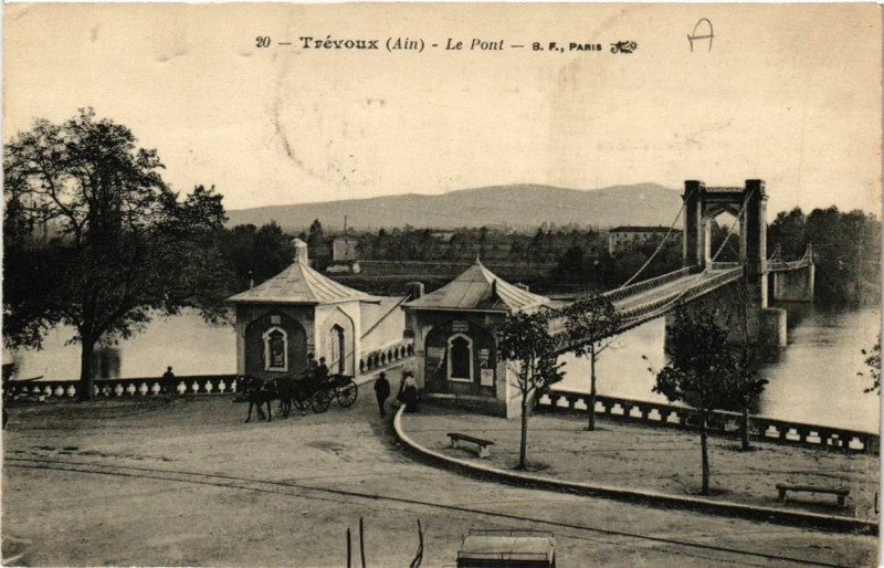 Carte postale ancienne Trevoux Le Pont à Trévoux