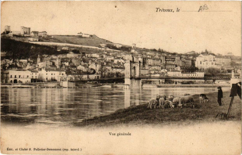 Carte postale ancienne Trevoux Vue générale à Trévoux