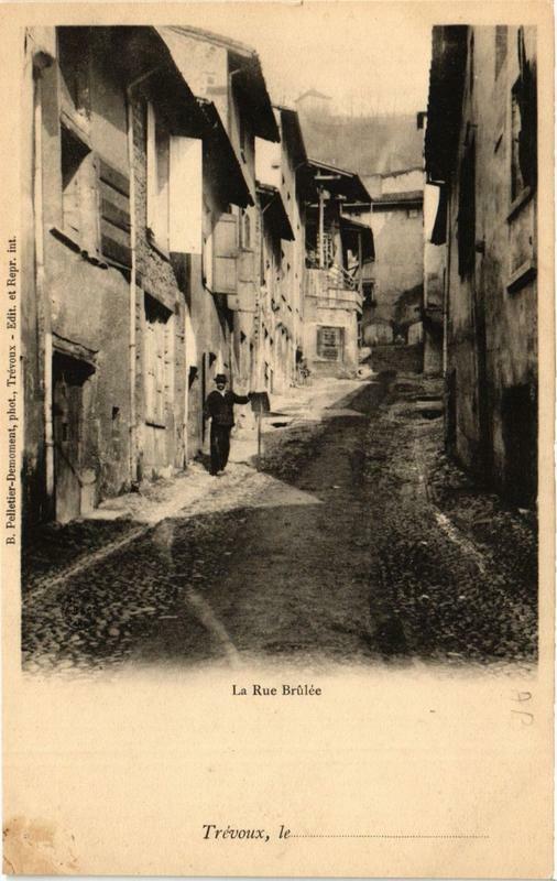 Carte postale ancienne Trevoux La Rue Brulée à Trévoux
