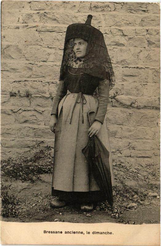 Carte postale ancienne Bressane ancienne le dimanche
