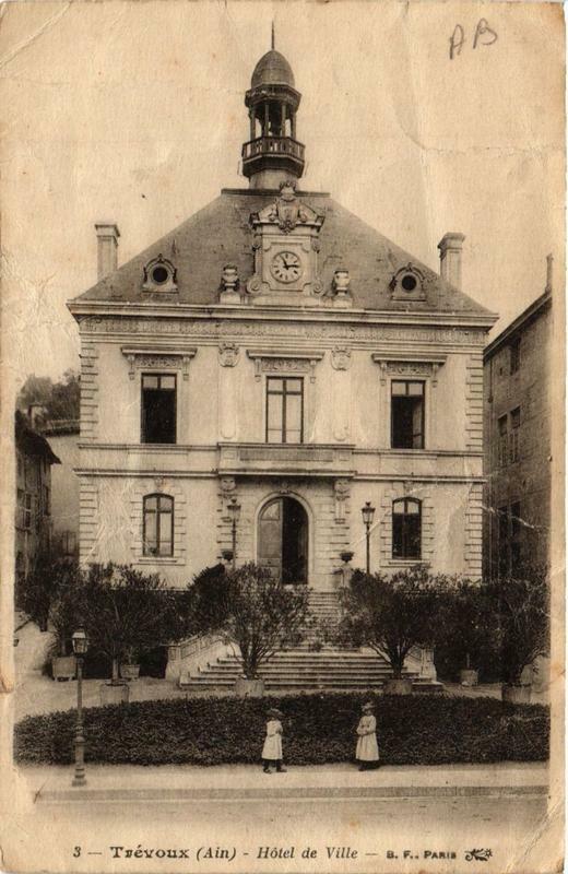 Carte postale ancienne Trevoux Hotel de Ville à Trévoux