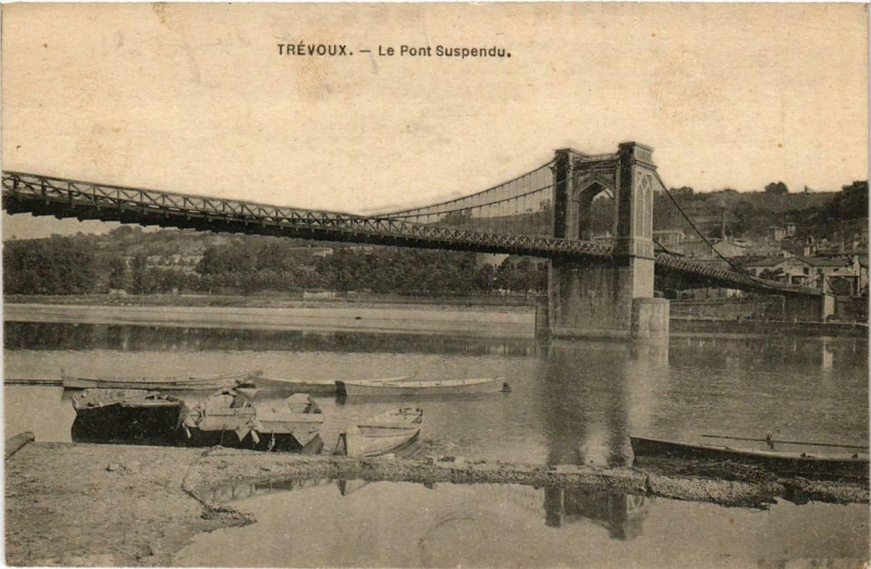Carte postale ancienne Trevoux Le Pont Suspendu à Trévoux