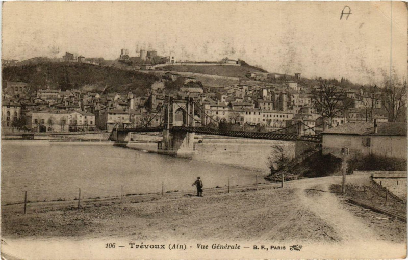 Carte postale ancienne Trevoux Vue générale à Trévoux