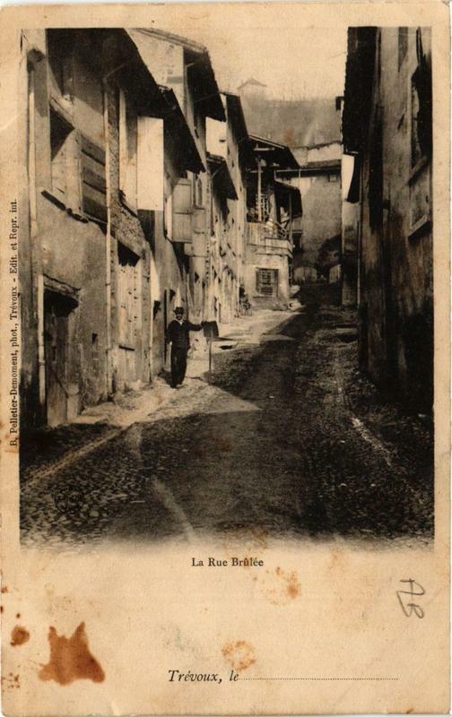 Carte postale ancienne Trevoux La Rue Brulée à Trévoux
