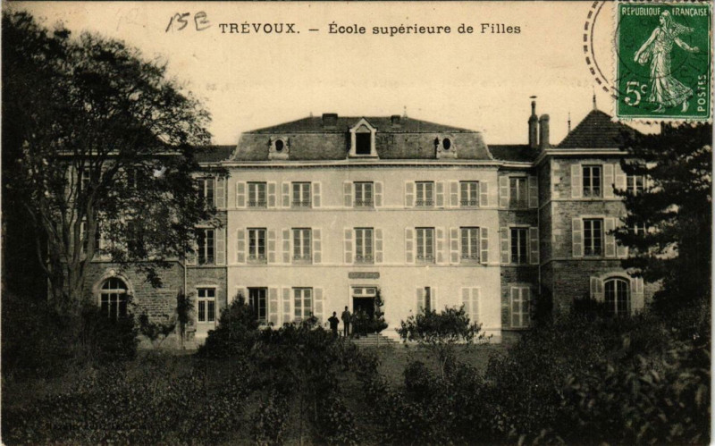 Carte postale ancienne Trevoux Ecole superieure de Filles à Trévoux