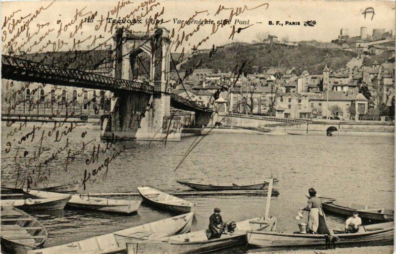 Carte postale ancienne Trevoux Vue générale et le Pont à Trévoux