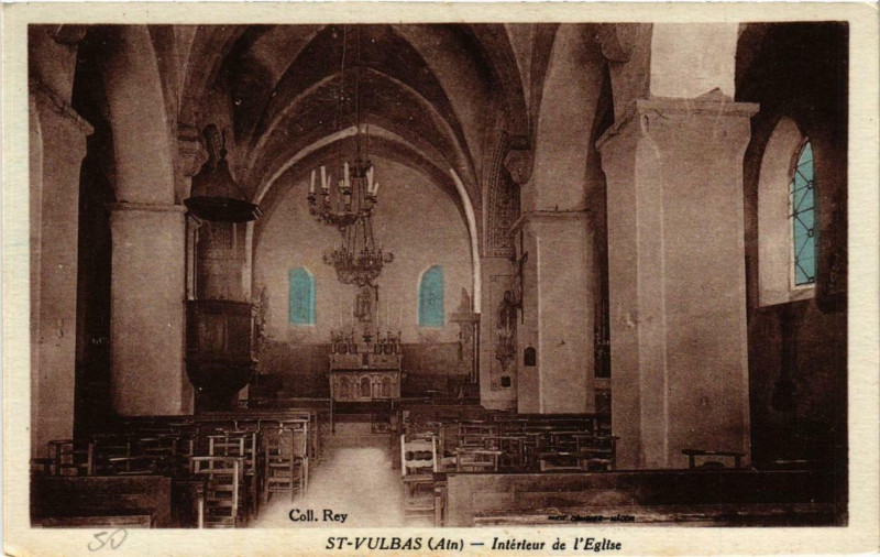 Carte postale ancienne Saint-Vulbas Intérieur de l'Eglise à Saint-Vulbas