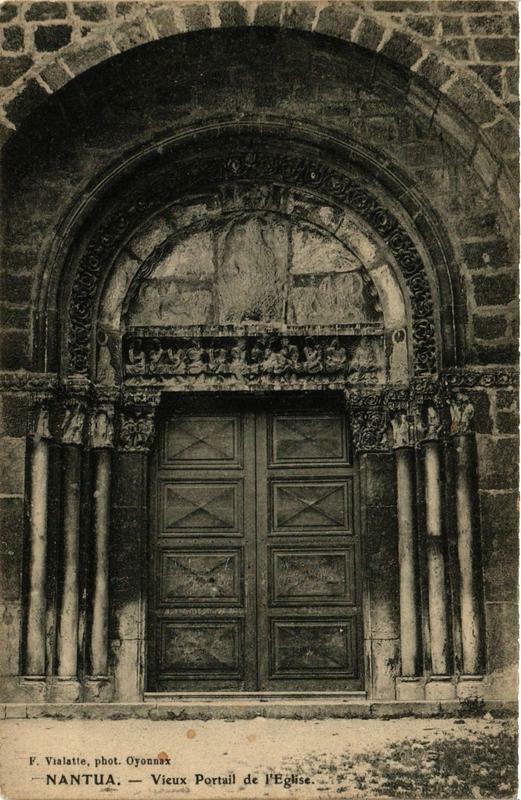 Carte postale ancienne Nantua Vieux Portail de l'Eglise à Nantua