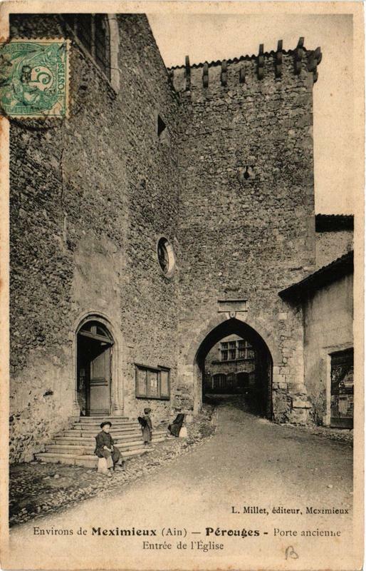 Carte postale ancienne Perouges Porte ancienne Entrée de l'Eglise à Pérouges