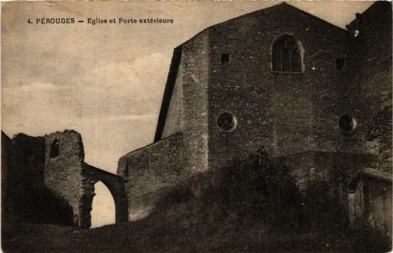 Carte postale ancienne Perouges Eglise et Porte extérieure à Pérouges