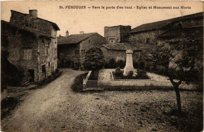 Carte postale ancienne Perouges Vers la porte d'en haut Eglise et Monument aux Morts à Pérouges