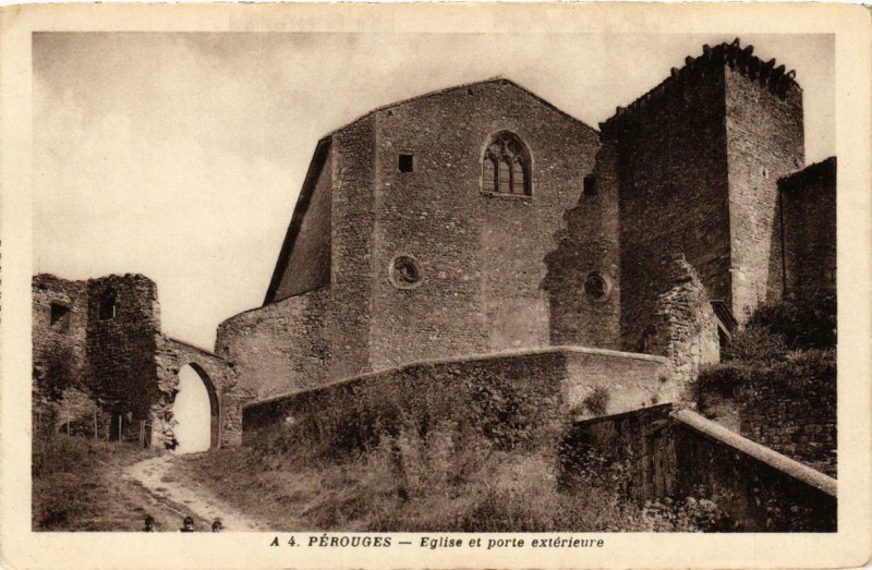 Carte postale ancienne Perouges Eglise et Porte extérieure à Pérouges