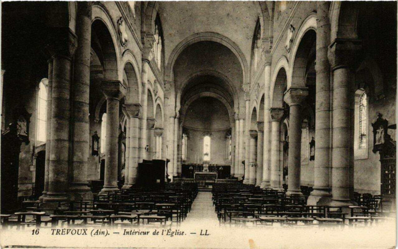 Carte postale ancienne Trevoux Intérieur de l'Eglise à Trévoux