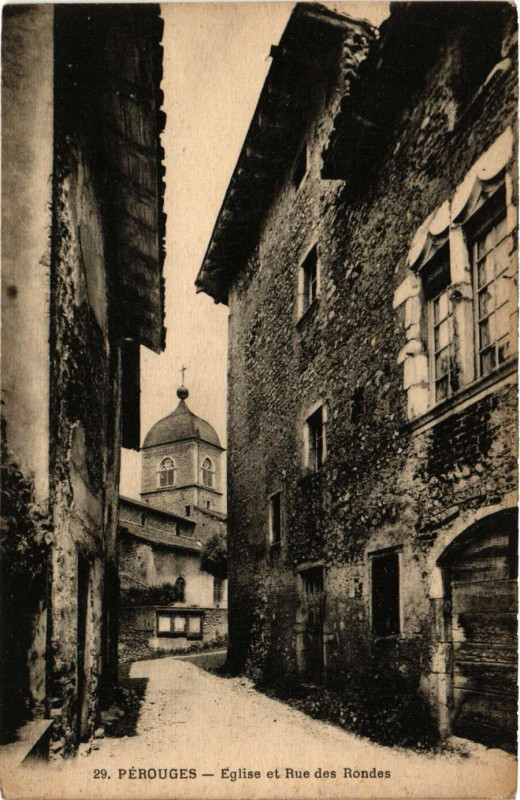 Carte postale ancienne Perouges - Eglise et Rue des Rondes à Pérouges