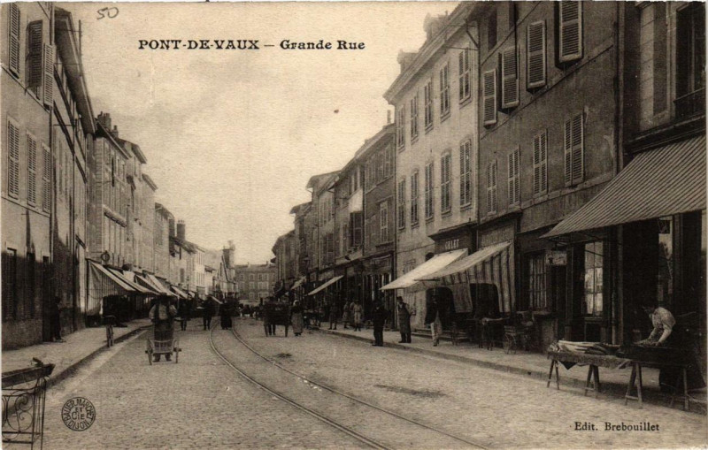 Carte postale ancienne Pont-de-Vaux Grande Rue à Pont-de-Vaux