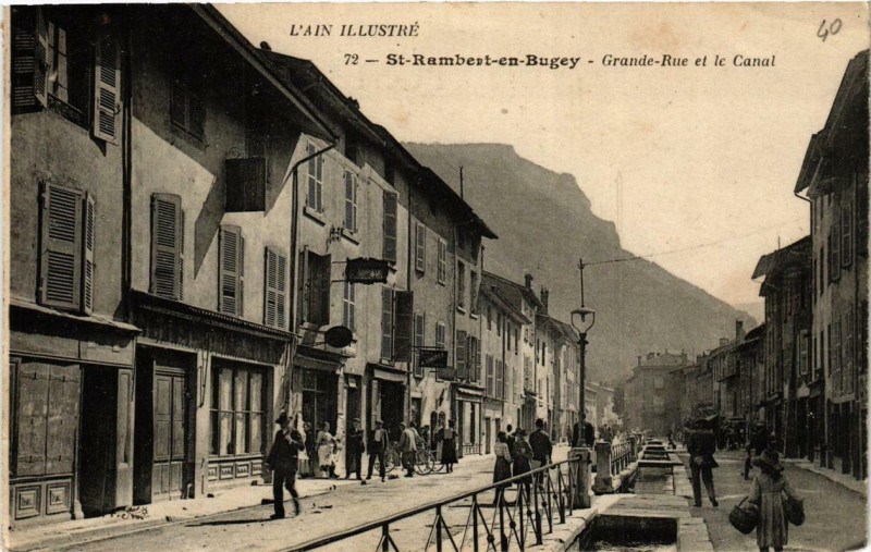Carte postale ancienne Saint-Rambert-en-Bugey Grande Rue et le Canal à Saint-Rambert-en-Bugey