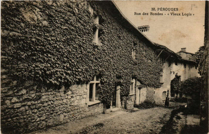 Carte postale ancienne Perouges - Rue des Rondes - Vieux Logis à Pérouges